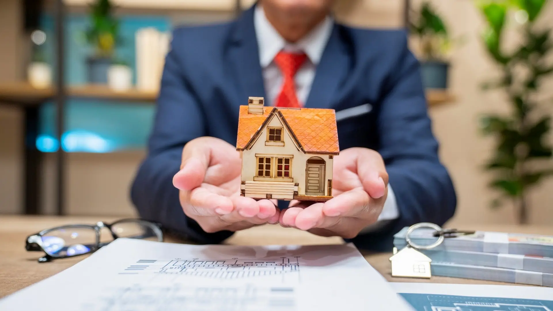 Read more about the article Smart Strategies & Trends for Commercial Real Estate Professionals